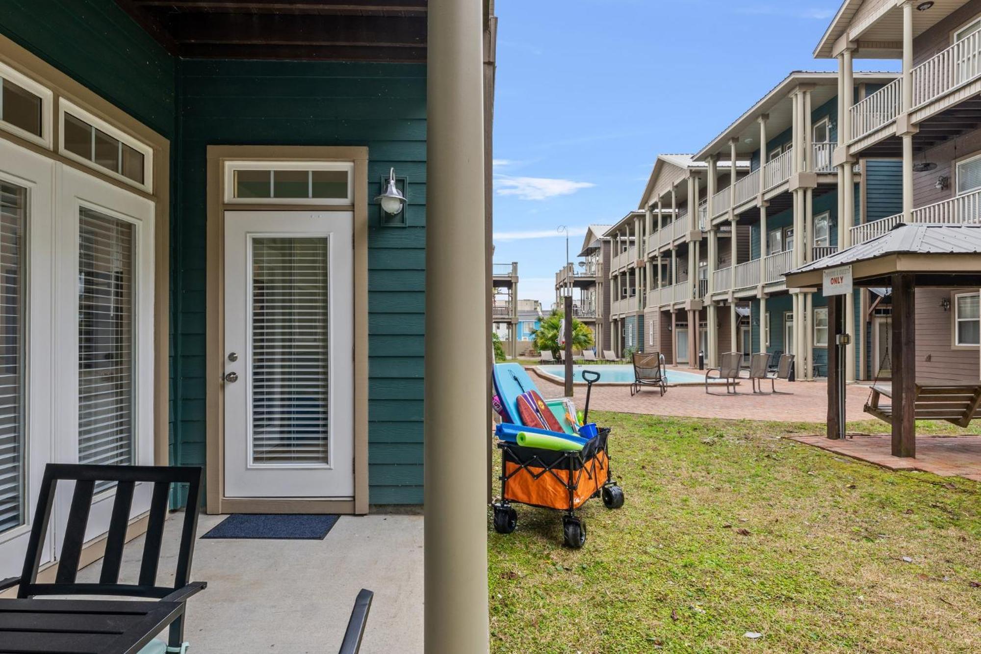Crescent Moon Palace - A Luxury Home With Pool, Parking, Just Steps To The Beach Panama City Beach Exterior photo